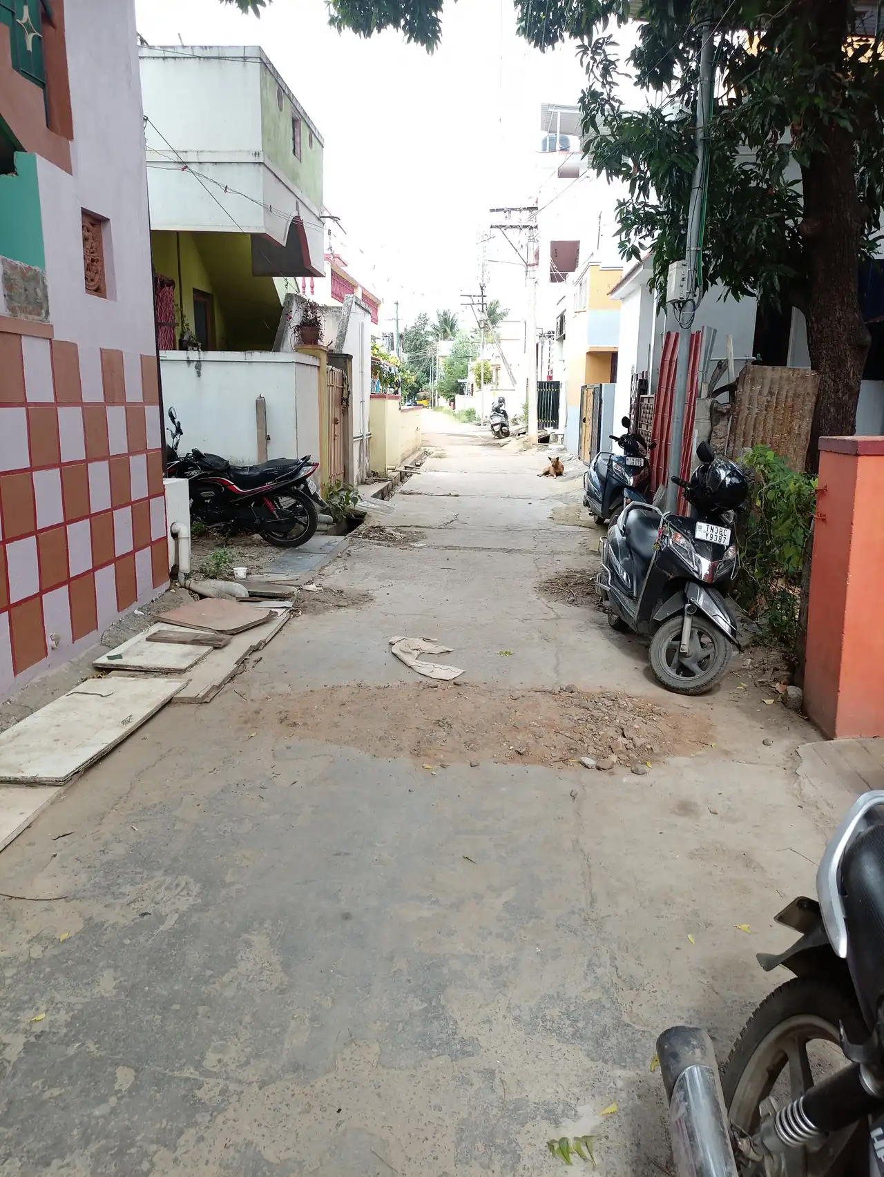4.02 cents plot area having 1000sq ft old building in livable condition - 2